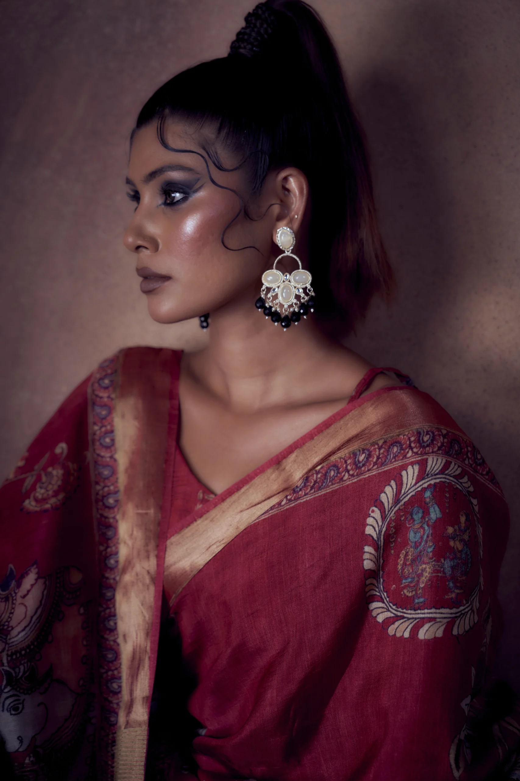 Heritage Ruby Moonga Tussar Saree with Kalamkari–Pichwai Artwork - Image 2