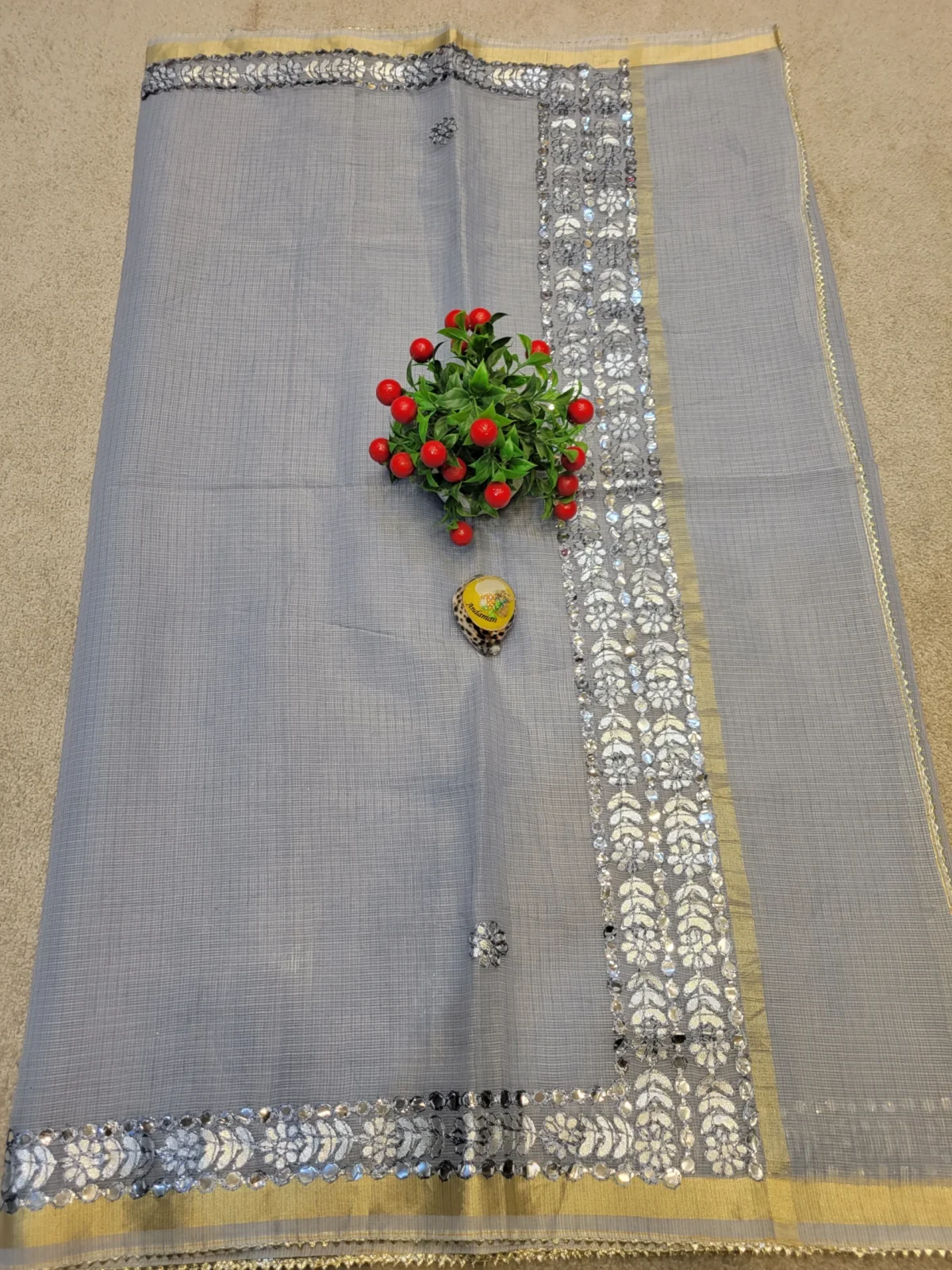GREY MIRROR FOLD1